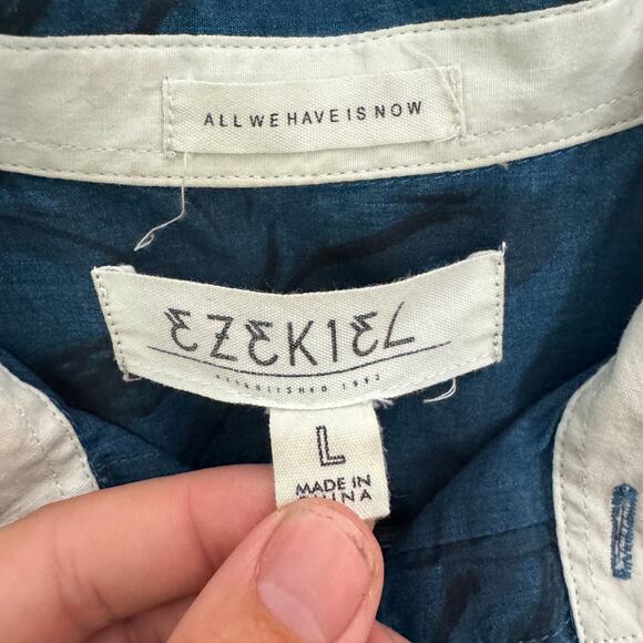 Ezekiel Hawaiian Button up Short Sleeve shirt US Men's L - Picture 3 of 6